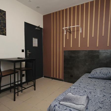 09 - Chambre Proche Paris Et Transports Avec Tv Wifi Saint-Denis  Exteriör bild